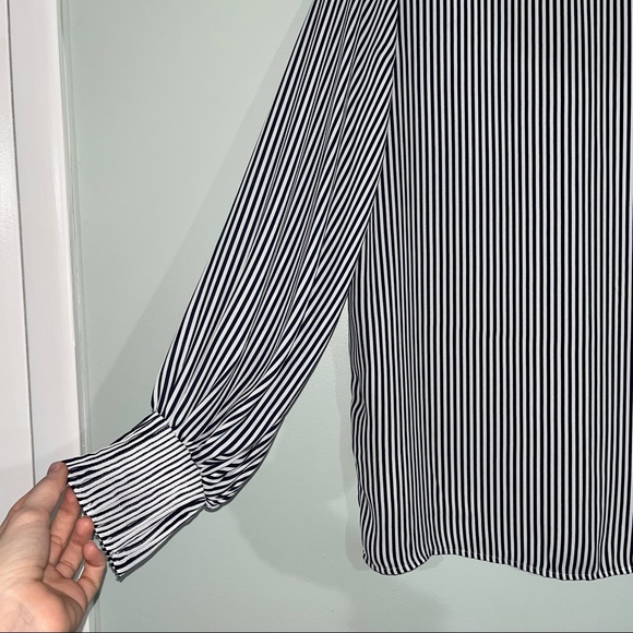Ann Taylor Factory Size Small long sleeve black and white striped top - Picture 5 of 10